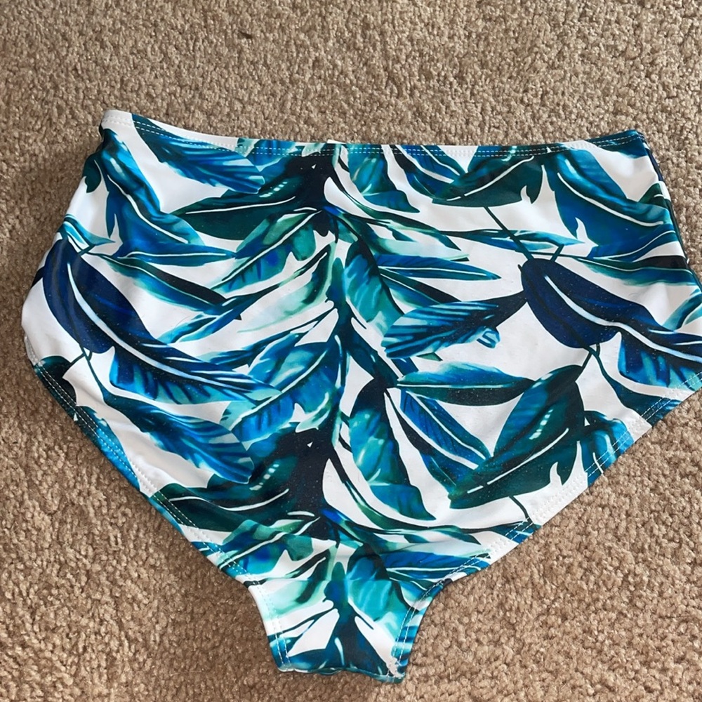 Tropical Leaf Print High-Waisted Bikini Bottom size medium - Picture 5 of 7